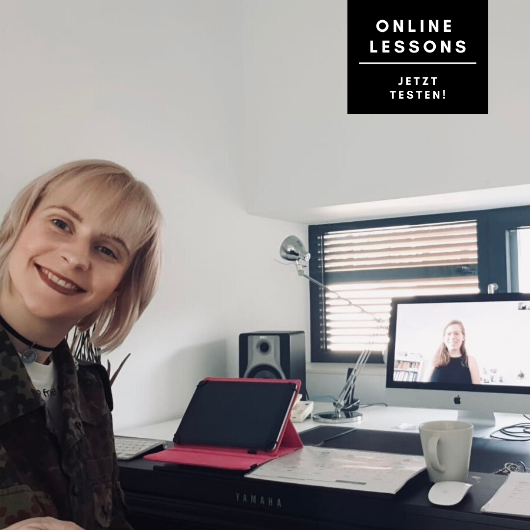 Online Voice Lessons – via Skype und FaceTime
Erlebe maximale Freiheit, mit den CK-Voice-Online Lessons!
Der Online-Gesangunterricht unterscheidet sich nur in einer Sache von Deinem Vocalcoaching vor Ort: Du bist flexibler!
Mit den CK-Voice-Online Lessons erlebst Du Gesangsunterricht online in Spitzenqualität. Das liegt nicht nur an unseren erfahrenen Coaches, wir sorgen auf unserer Seite auch für eine optimale Verbindung. So können wir uns hören, sehen und miteinander an Dein persönliches Gesangsziel herangehen.
Was brauchst Du für das perfekte Online-Erlebnis?
* Eine stabile Internetverbindung
* Einen Ort, an dem Du singen kannst (Wohnzimmer, Balkon, ...)
* Ein Handy oder Notebook mit Webcam und Mikrofon, auch ein handelsübliches Headset ist völlig ausreichend.
* Skype, FaceTime oder Zoom
Den Rest erledigen wir für Dich! Buche jetzt eine kostenlose Probestunde und überzeuge Dich selbst.
Extras inklusive!
Auch wenn Du via Skype oder FaceTime singen lernen möchtest, bekommst Du alle Infos, die Du brauchst. Der Gesangsunterricht bleibt individuell auf Dich zugeschnitten.
Der Fleximode bietet Dir Freiheit und Flexibilität
Du willst Dich nicht festlegen, ob Du online oder in der Academy Gesangsunterricht nimmst? Mit dem Fleximode entscheidest Du, wann und wie oft Du bei uns vorbeischaust. Vereinbare Deine Termine, wie es für Dich passt. Du kannst jederzeit zwischen Deinem Vocalcoaching vor Ort und dem Onlinecoaching switchen.
Klingt Super! Na dann melde Dich schnell für eine kostenlose Probestunde an.
Auf unserer Webseite findest Du oben rechts den Button Artikelbild